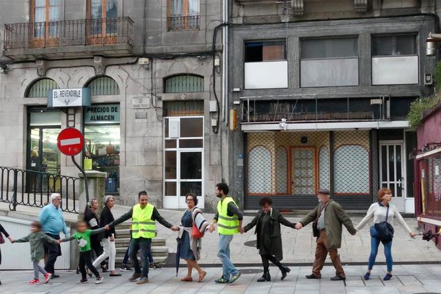 Cadea humana desde el Sireno  á Oliveira do Paseo de Alfonso para rechazar el túnel de Porta  do Sol